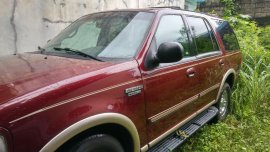 Almost brand new Ford Expedition Gasoline 2000