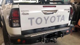 Toyota Hilux 2016 white 4x4 manual FOR SALE