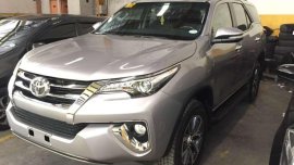 SELLING TOYOTA Fortuner 2016 V diesel matic