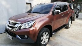 Almost brand new Isuzu Mu-X Gasoline 2015