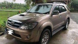 SELLING TOYOTA FORTUNER 2005 4x4