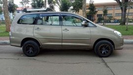 SELLING TOYOTA Innova G 2010
