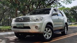 2010 TOYOTA Fortuner G 2.5 A/T Diesel Engine Top of the Line