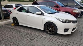 2015 Toyota Corolla Altis 2.0v AT White Pearl