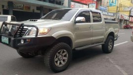 Toyota Hilux 4X4 mt 2013 FOR SALE