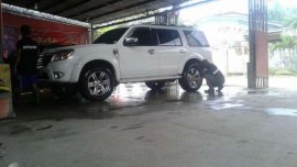 2010 White Ford Everest! MANUAL TRANSMISSION