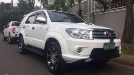 2011 TOYOTA Fortuner V 4x4 Diesel FOR SALE