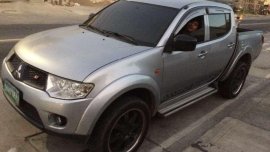 MItsubishi Strada diesel manual 2009 4x4 look