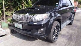 Toyota Fortuner V 2012mdl 4x4 automatic top of the line