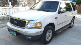 2002 Ford Expedition XLT. Original paint shiny white