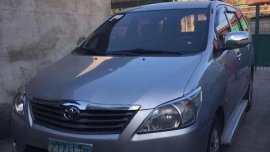 SELLING TOYOTA Innova 2010