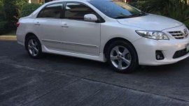 2011 Toyota Corolla sedan altis 16V pearl white