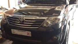 SELLING Toyota Fortuner 2012
