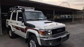Toyota Land Cruiser 76 v8 LX10 special for sael