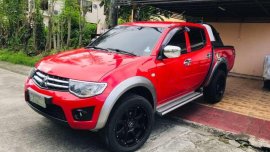 SELLING MITSUBISHI Strada 2012