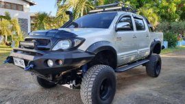 For sale 2010 Toyota Hilux g 4x4 Manual transmission Diesel