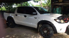 SELLING TOYOTA HILUX J 2005