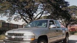 2003 Chevrolet Silverado V8 pick up truck 4x4 fresh rare model