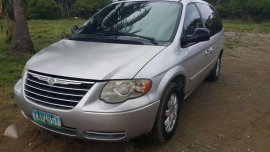 2005 Chrysler TOWN AND COUNTRY luxury suv van for family 7 seater