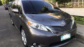 Toyota Sienna 2011 XLE AT Captain Seats Top Line
