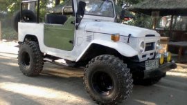 SELLING TOYOTA Land Cruiser fj40 4x4