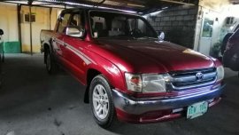 2002 Toyota Hilux sr5 manual local