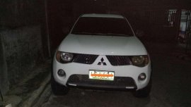 Mitsubishi Strada 4x4 Automatic 2009 for sale