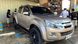 Isuzu Dmax 2014 model AT ash beige