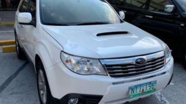 For sale 2009 SUBARU Forester XT Pearl white