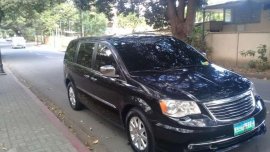 2012 Chyrysler Town and Country minivan 3.6l v6 gas limited