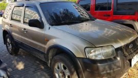 Ford Escape xlt 2004 model gas automatic 