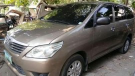 For sale TOYOTA Innova E 2012 model manual transmission