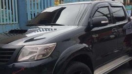 SELLING TOYOTA Hilux model 2013
