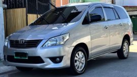 Selling Toyota Innova e 2012 automatic diesel