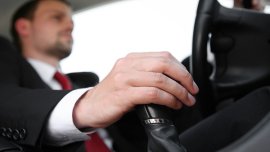 Top 9 biggest mistakes when driving a manual transmission car
