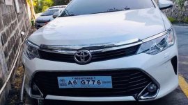 2018 Toyota Camry 2.5V 1st owner White pearl