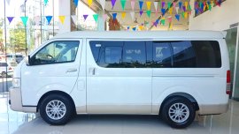 Toyota Super Grandia Leather 3.0 A/T (2-Tone) - SAVE up to PHP 292,000 