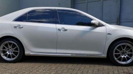 Toyota Camry 2.5V Pearlwhite for sale 