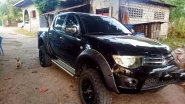 Selling 2nd Hand (Used) Mitsubishi Strada 2013 Manual Diesel in San Fernando