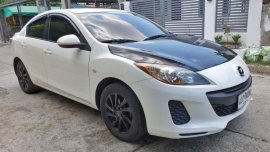 Pearl White Mazda 2 2014 for sale in Automatic