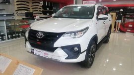 Selling White Toyota Fortuner 2019 