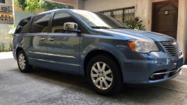 Selling Used Chrysler Town And Country 2012 Van in Quezon City