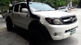 Selling Toyota Hilux 2005 Manual Diesel in Quezon City