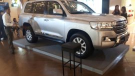 Selling New Toyota Land Cruiser 2019 in Makati