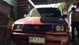 Selling Toyota Revo 2000 in Caloocan