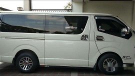 Selling White Toyota Hiace 2015 Manual Diesel in Muntinlupa
