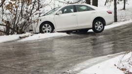 Driving on slippery roads without ABS: 5 easy steps to follow