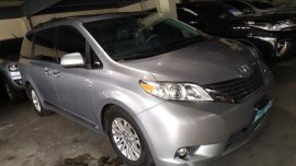 Selling Silver Toyota Sienna 2013 in Pasig