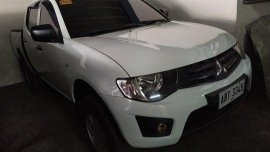 Selling White Mitsubishi Strada 2014 for sale in Pasig