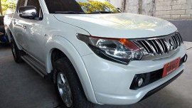 Selling White Mitsubishi Strada 2015 for sale in Manual